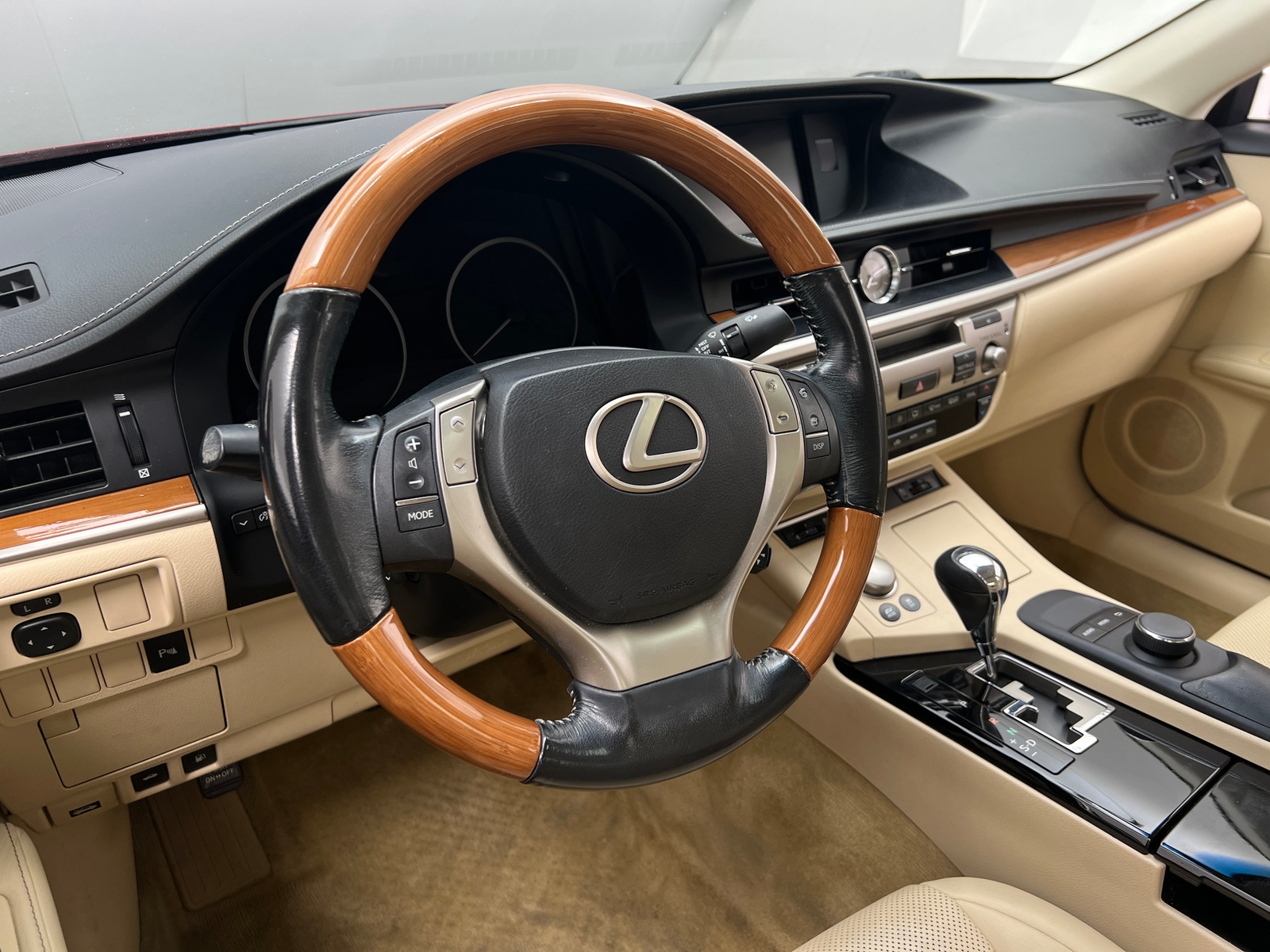 Thumbnail: 2015 Lexus ES - 4