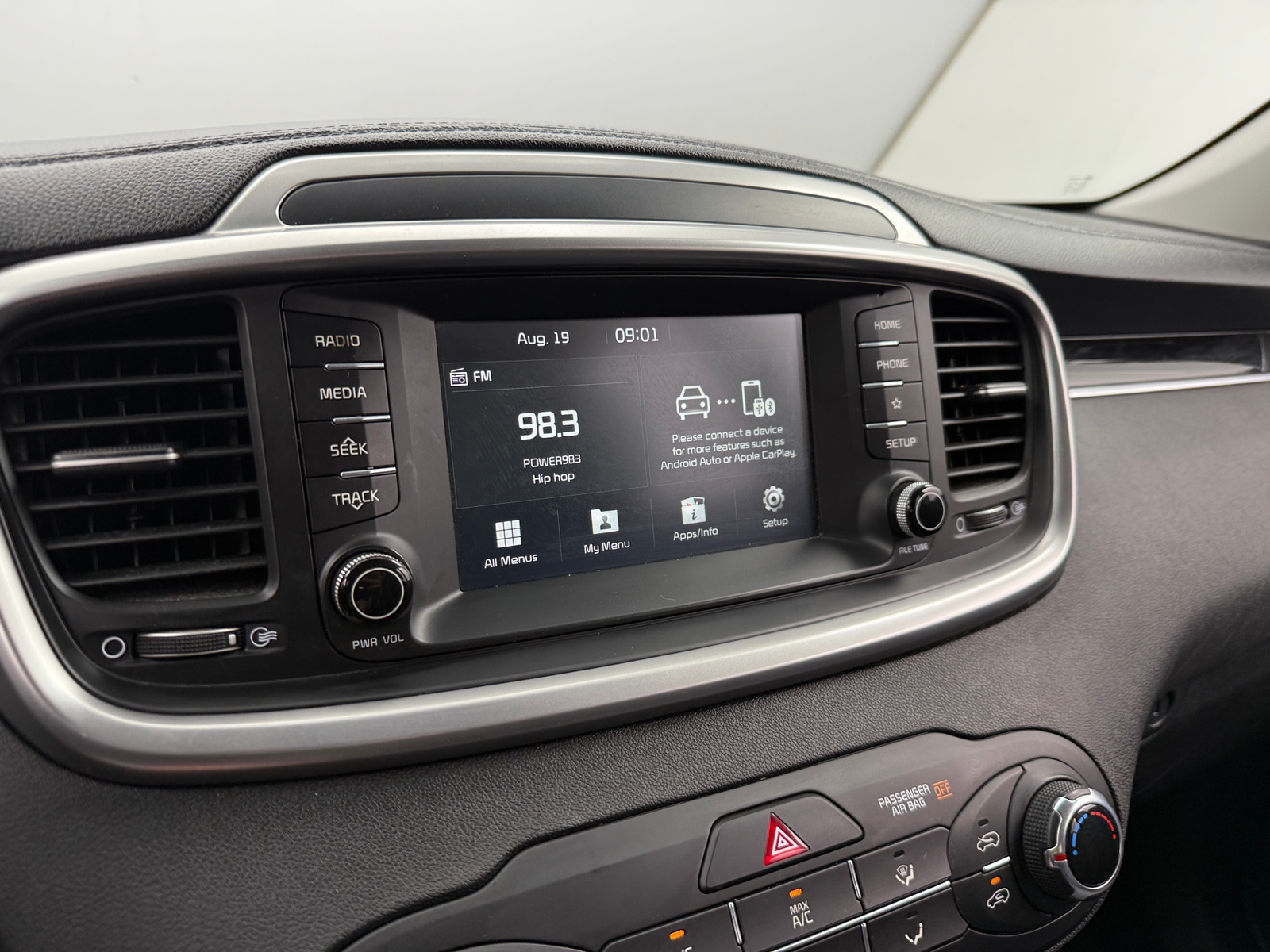 Thumbnail: 2019 Kia Sorento - 4