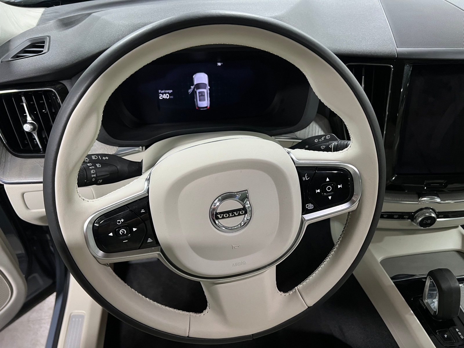 Thumbnail: 2023 Volvo XC60 - 4