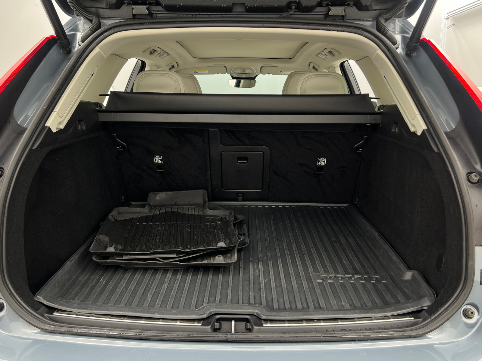 Thumbnail: 2023 Volvo XC60 - 6