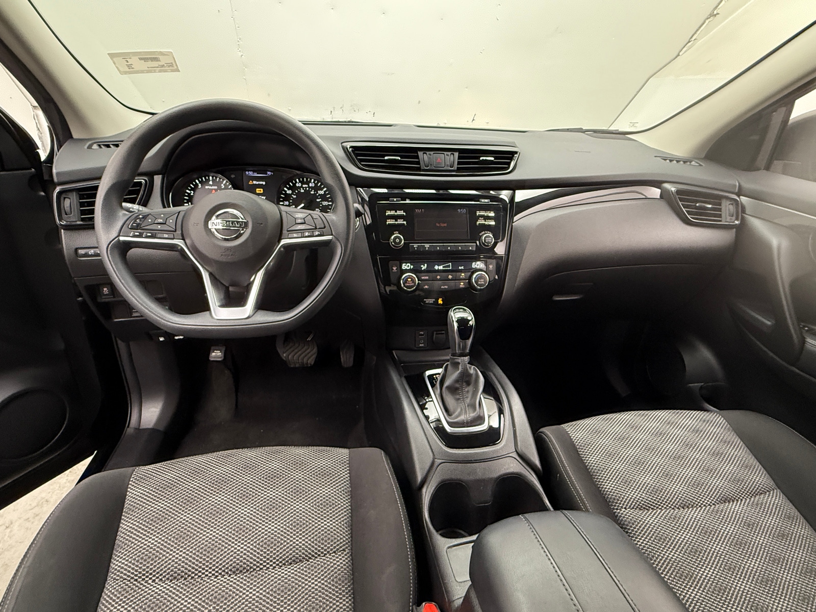 Thumbnail: 2018 Nissan Rogue Sport - 3