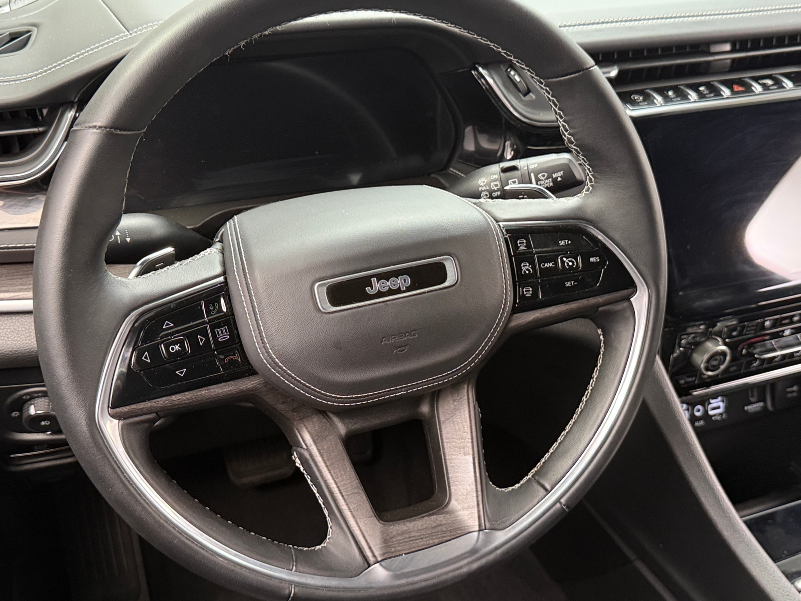 Thumbnail: 2022 Jeep Grand Cherokee - 4