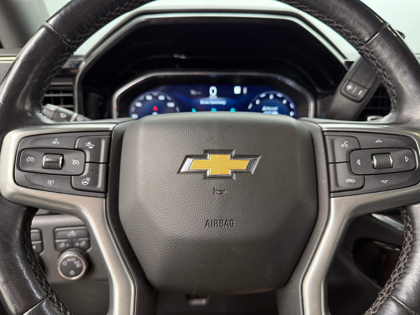 Thumbnail: 2022 Chevrolet Silverado 1500 - 5