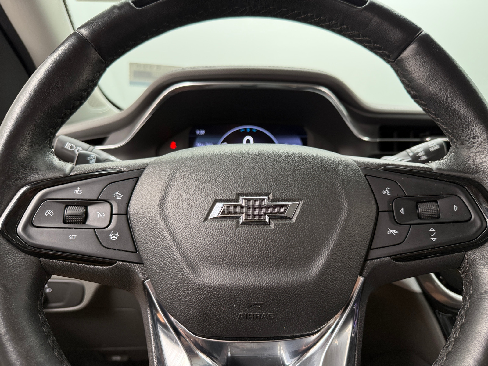 Thumbnail: 2023 Chevrolet Bolt EUV - 4