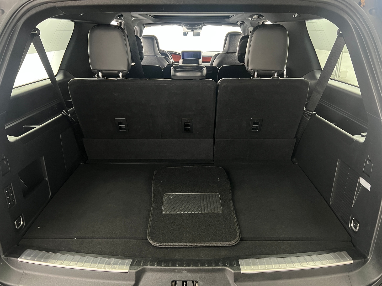 Thumbnail: 2020 Lincoln Navigator L - 6