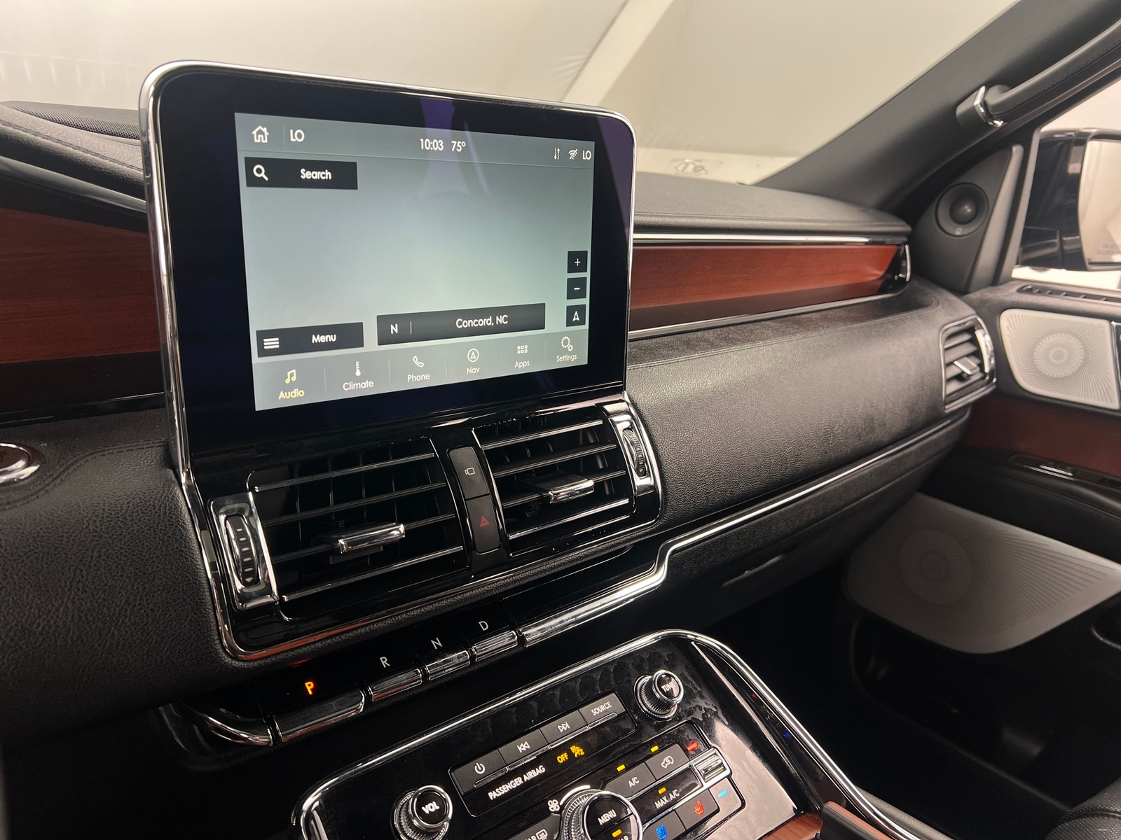 Thumbnail: 2020 Lincoln Navigator L - 3