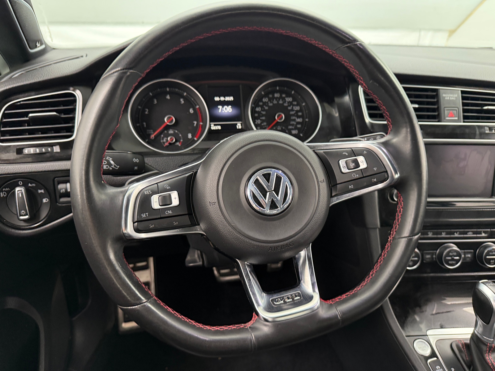 Thumbnail: 2016 Volkswagen Golf - 5