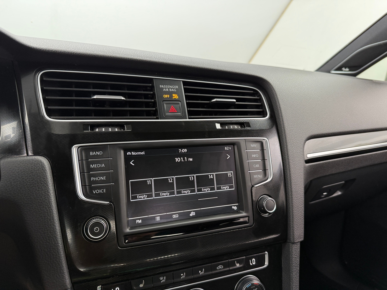 Thumbnail: 2016 Volkswagen Golf - 4