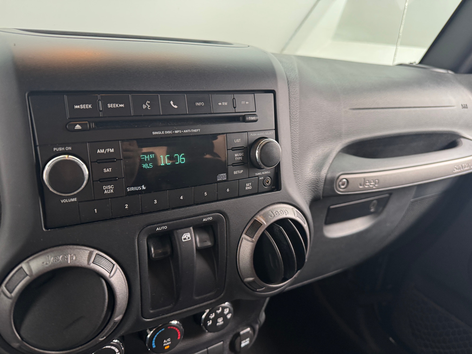 Thumbnail: 2016 Jeep Wrangler - 3