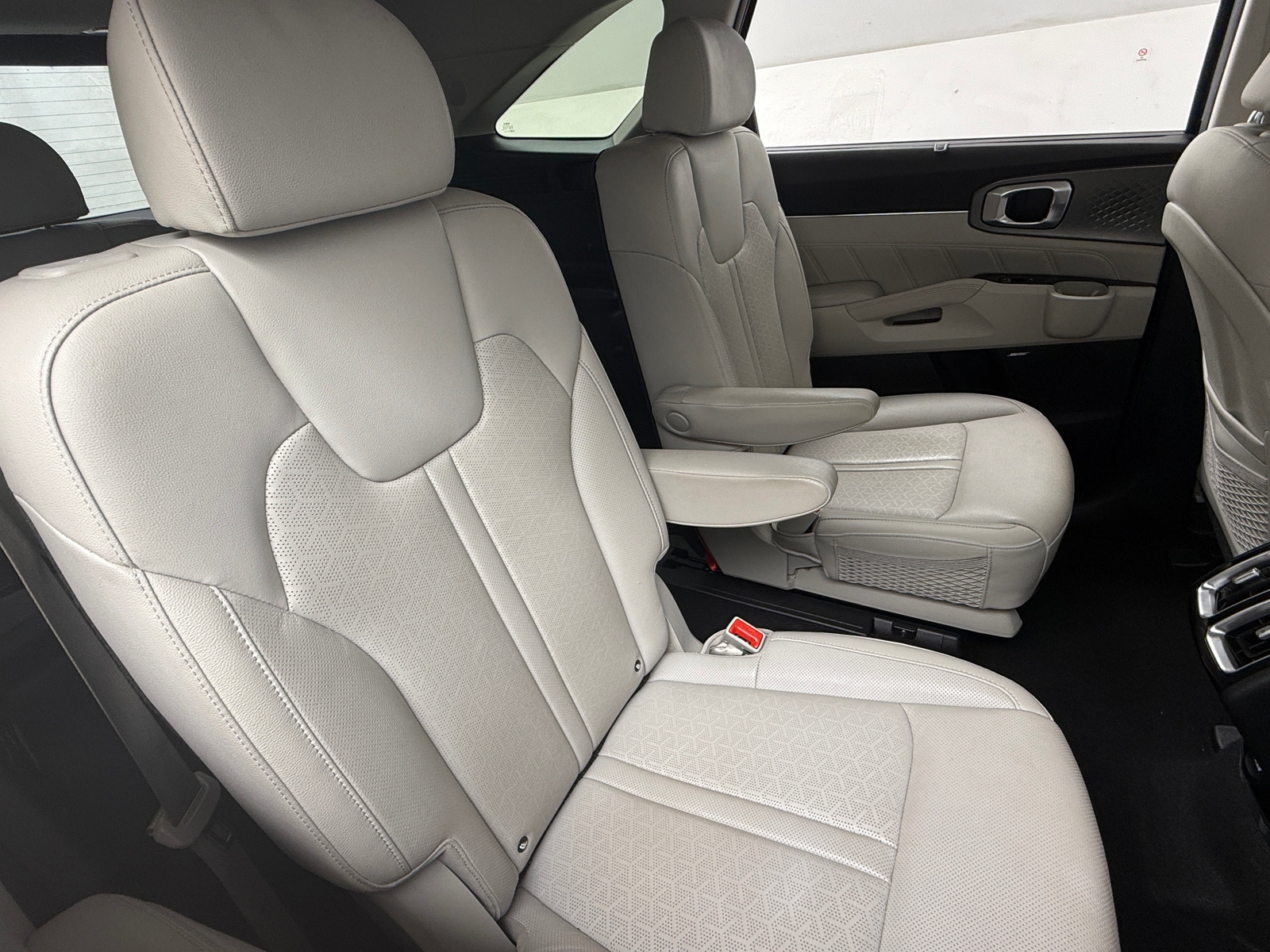 Thumbnail: 2023 Kia Sorento - 5