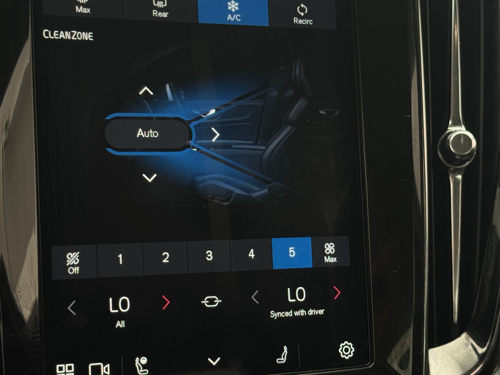 Thumbnail: 2025 Volvo S60 - 3