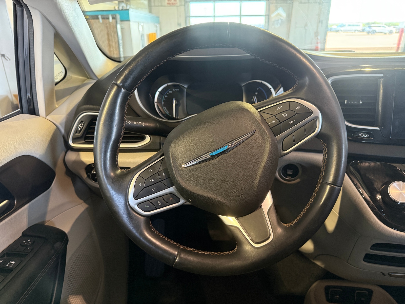 Thumbnail: 2018 Chrysler Pacifica - 4