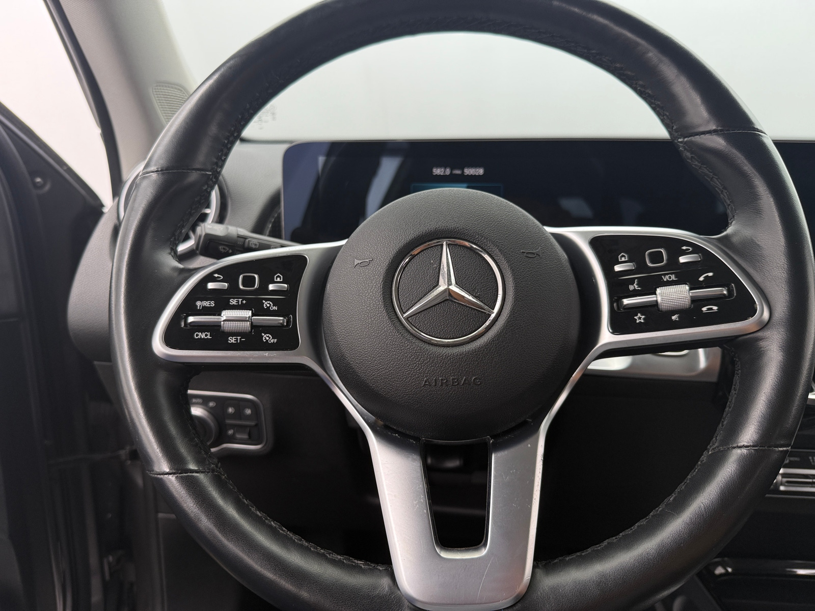 Thumbnail: 2022 Mercedes-Benz GLB - 4