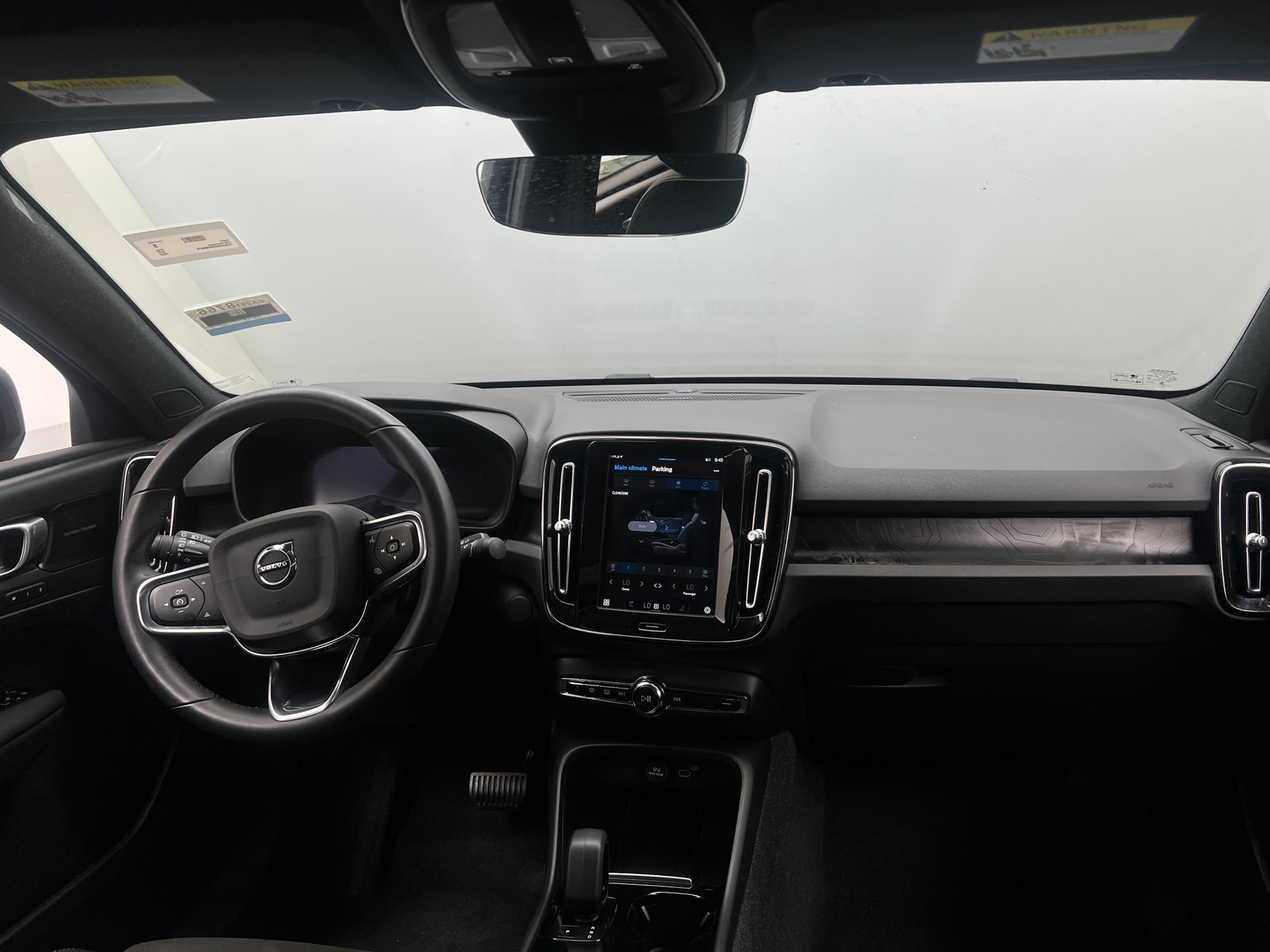 Thumbnail: 2022 Volvo C40 - 3