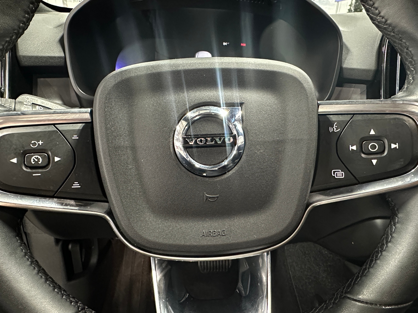 Thumbnail: 2022 Volvo C40 - 5
