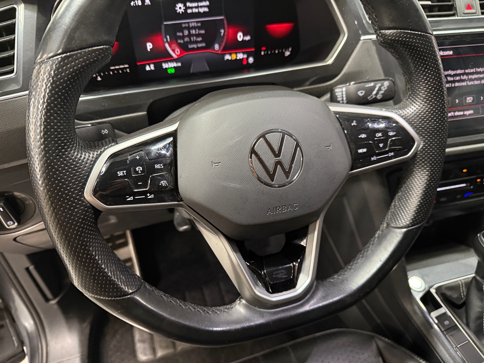 Thumbnail: 2022 Volkswagen Tiguan - 4