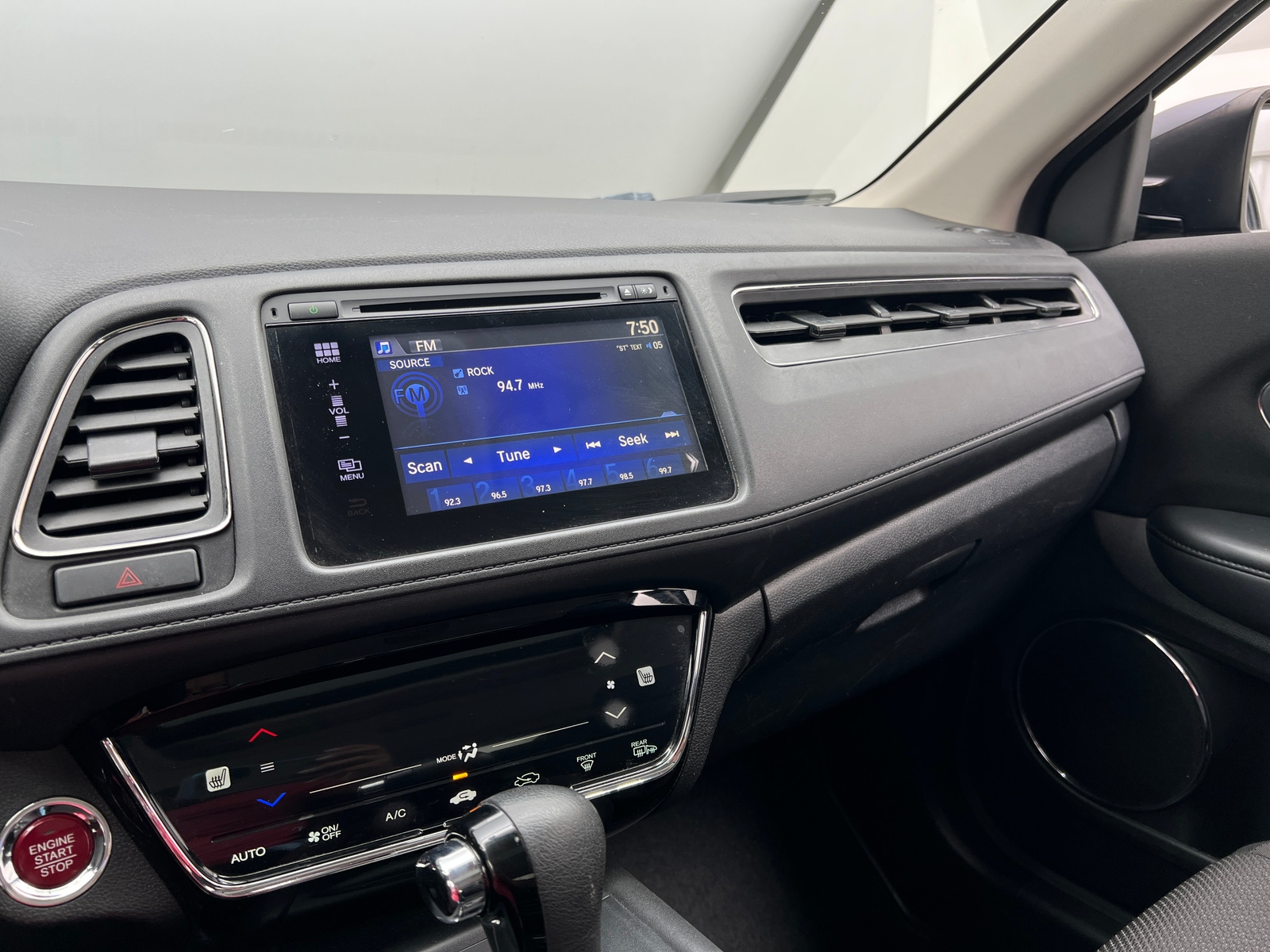 Thumbnail: 2016 Honda HR-V - 4
