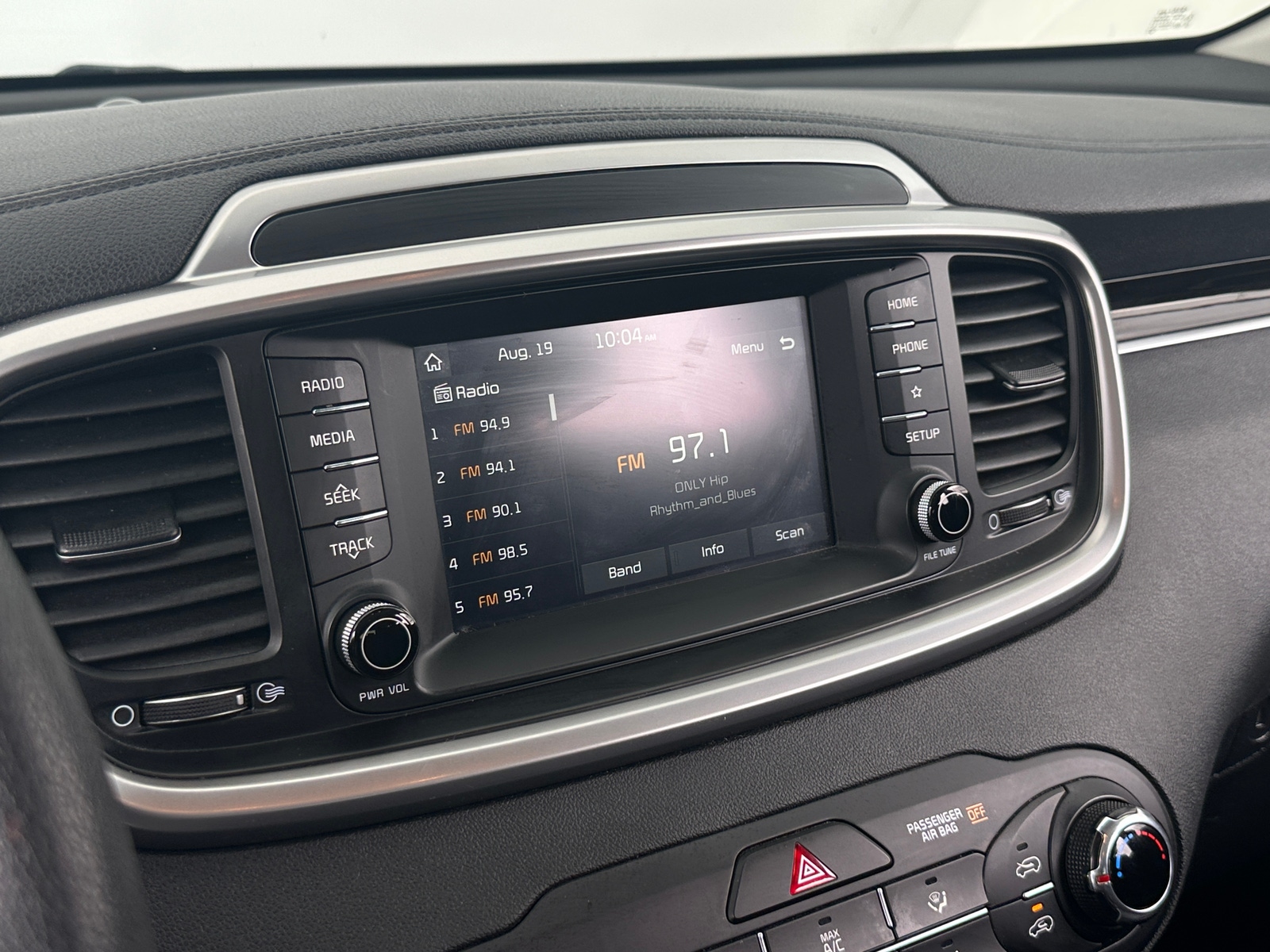 Thumbnail: 2019 Kia Sorento - 4