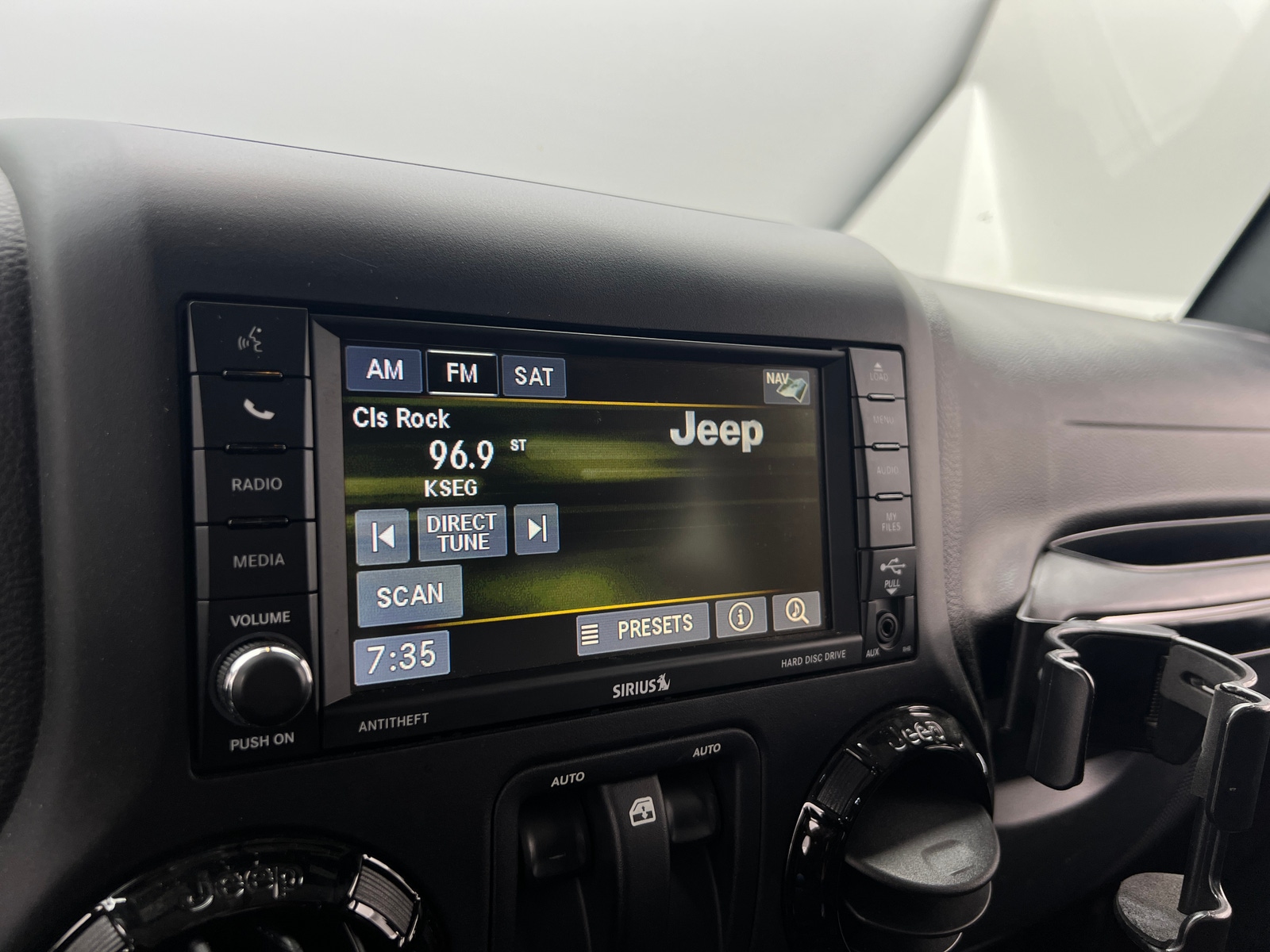 Thumbnail: 2017 Jeep Wrangler - 3