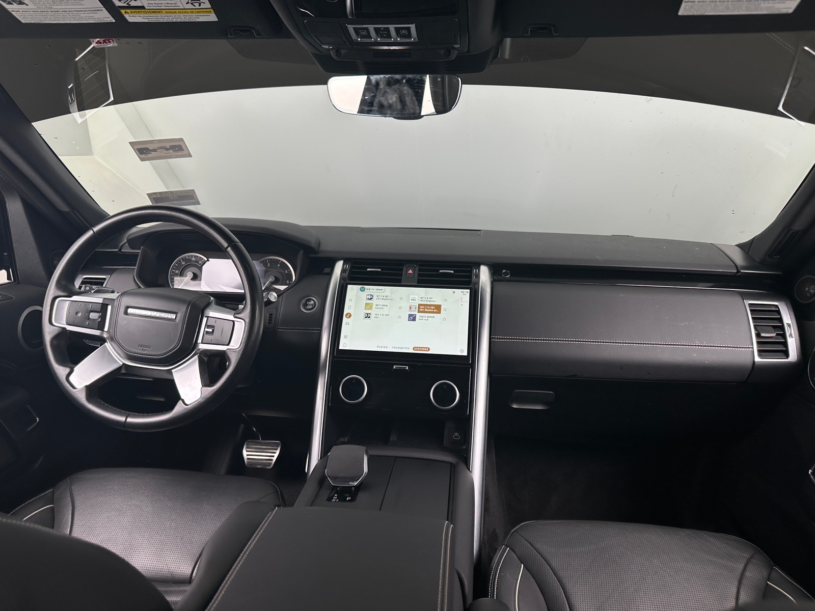 Thumbnail: 2023 Land Rover Discovery - 2