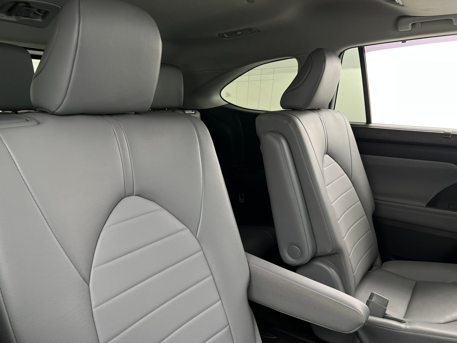 Thumbnail: 2023 Toyota Highlander - 5