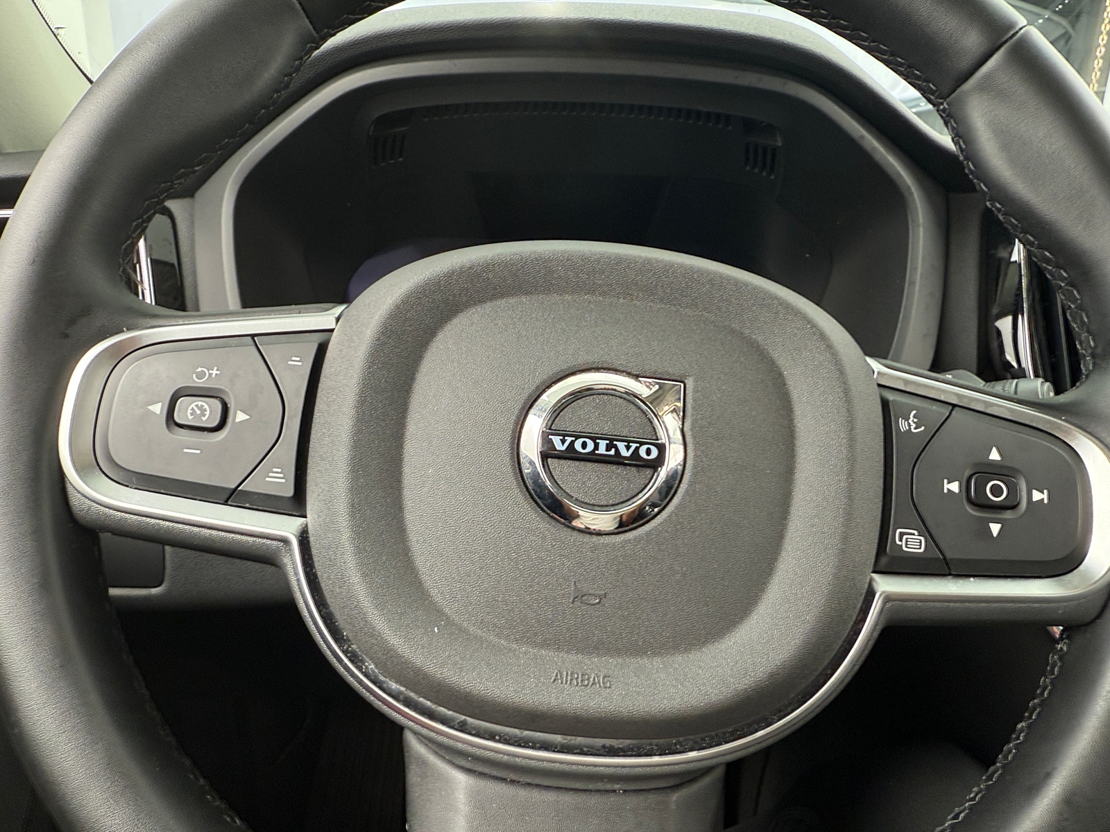 Thumbnail: 2025 Volvo XC60 - 4