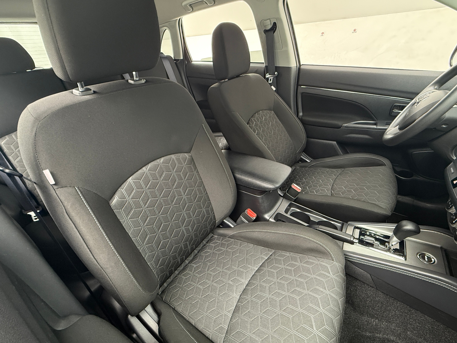 Thumbnail: 2020 Mitsubishi Outlander Sport - 2