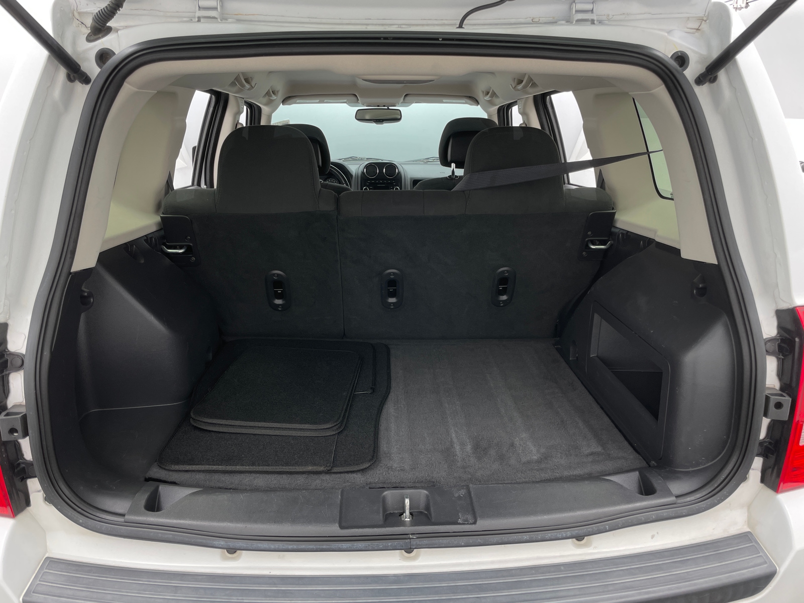 Thumbnail: 2017 Jeep Patriot - 7