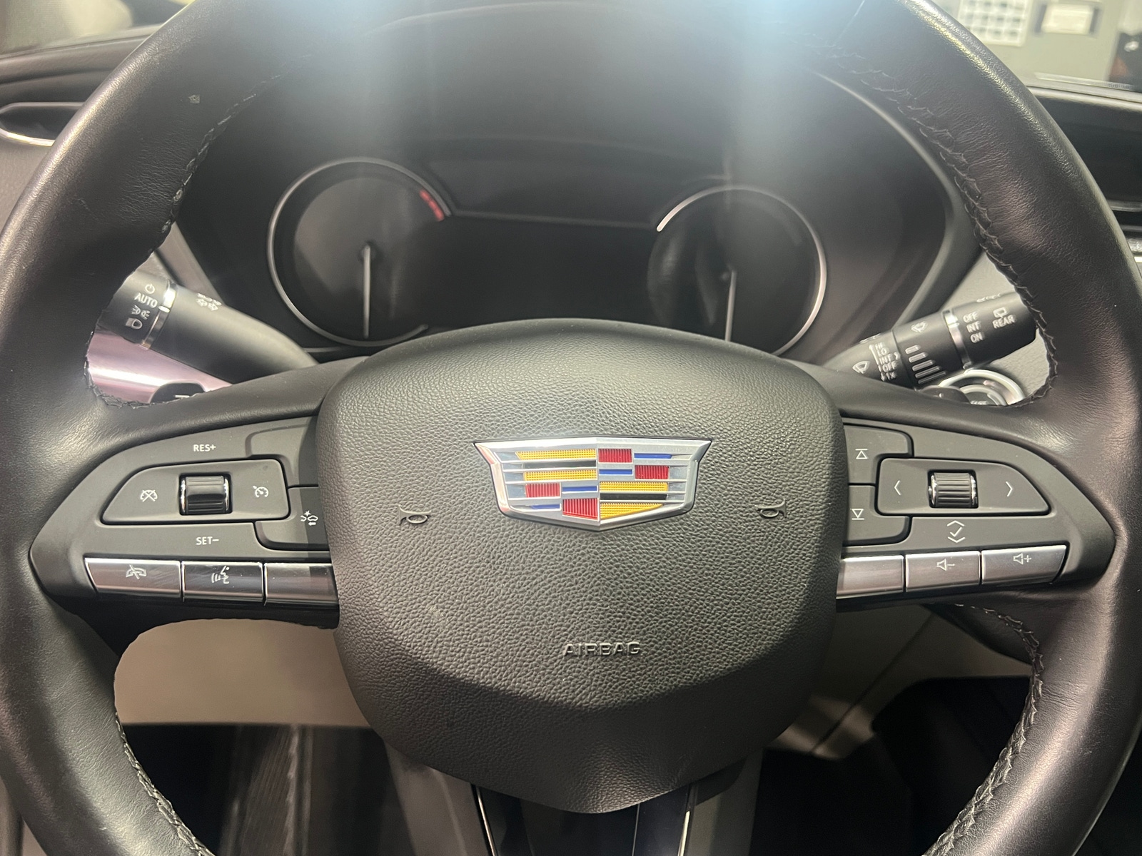 Thumbnail: 2023 Cadillac XT4 - 4