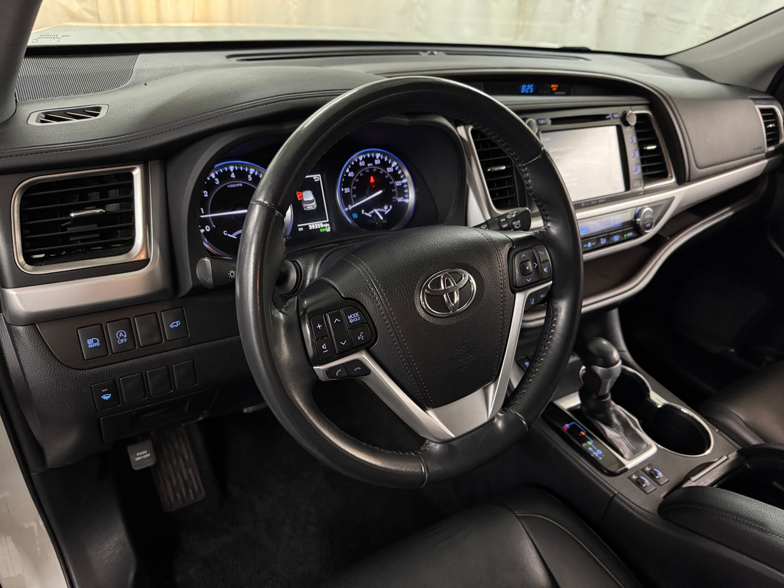 Thumbnail: 2019 Toyota Highlander - 2