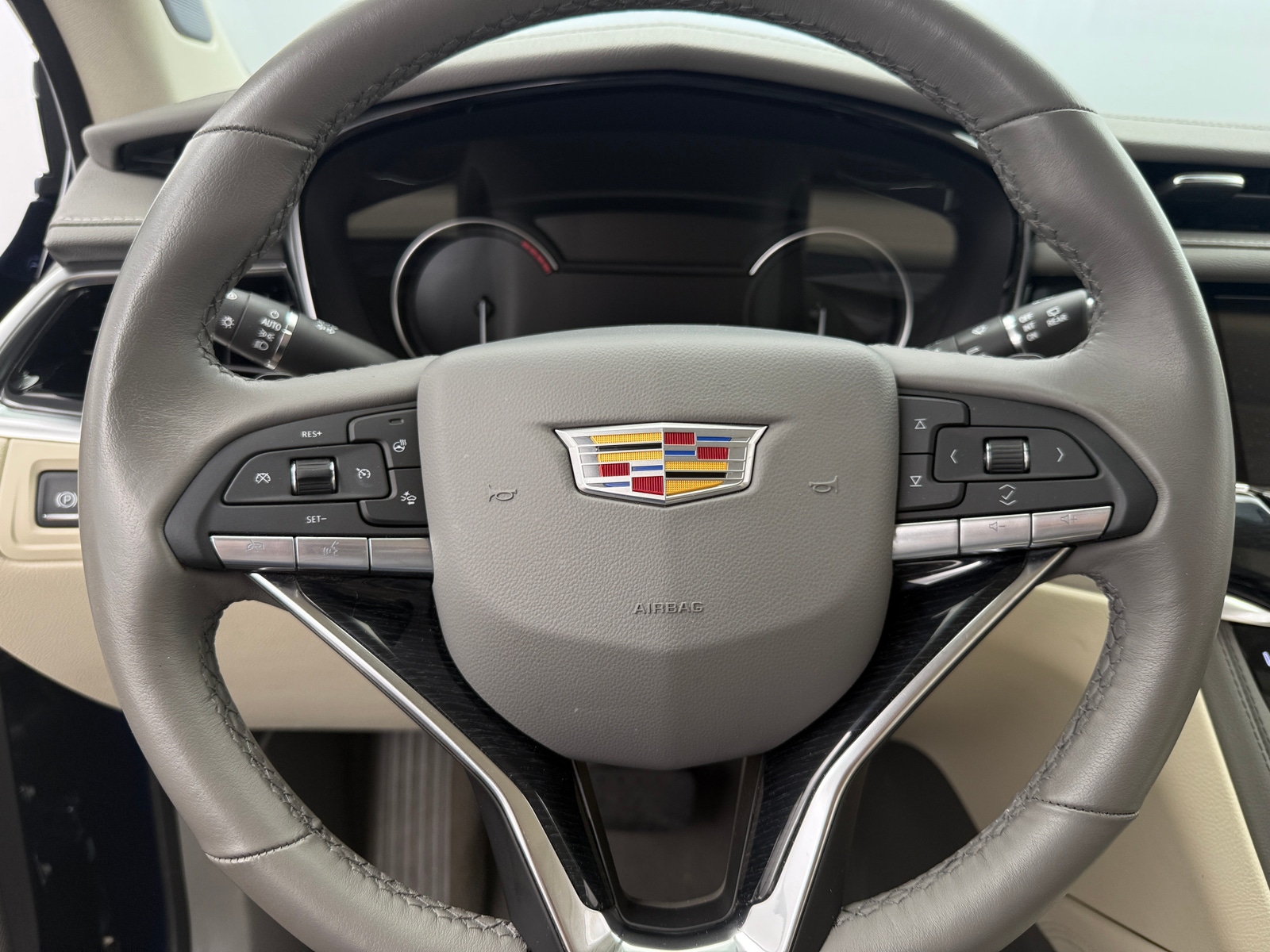 Thumbnail: 2025 Cadillac XT6 - 4