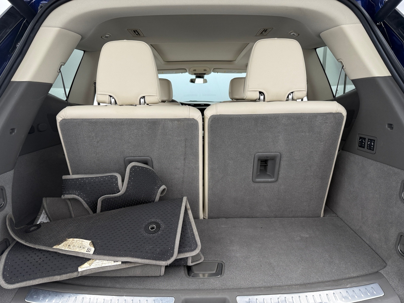 Thumbnail: 2025 Cadillac XT6 - 6
