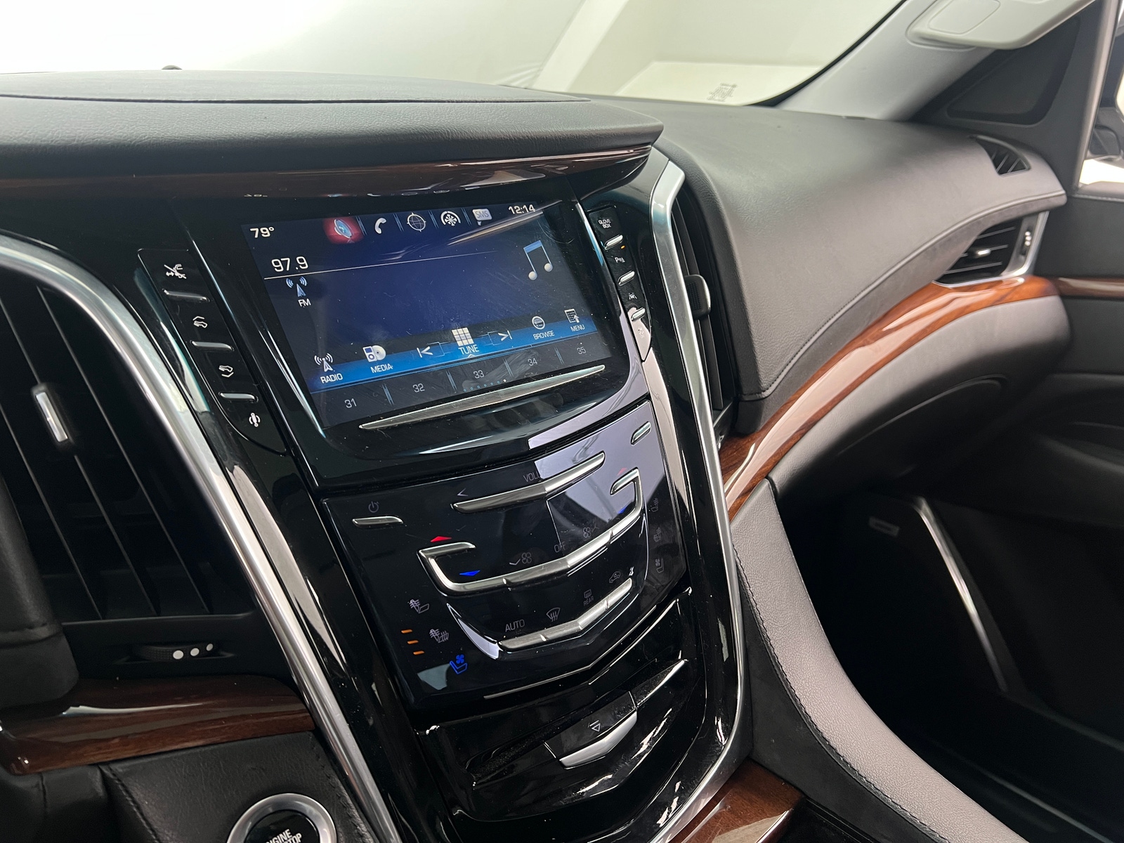 Thumbnail: 2016 Cadillac Escalade - 3