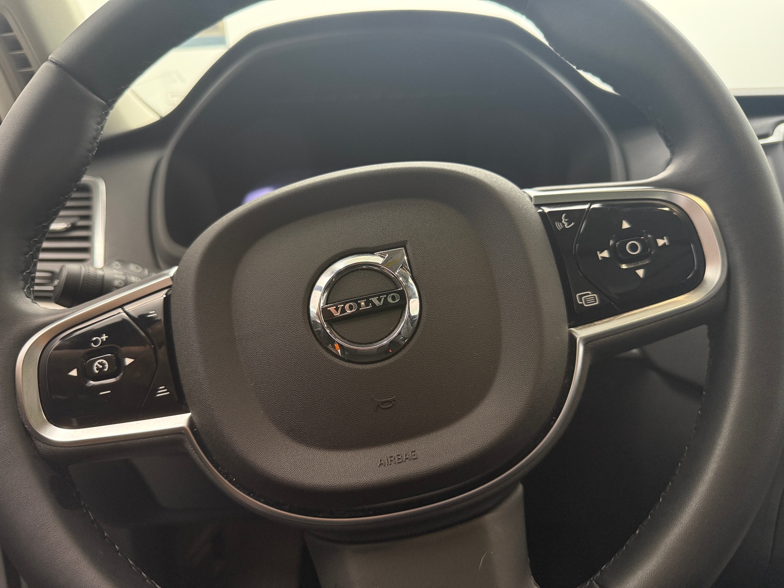 Thumbnail: 2025 Volvo XC90 - 4