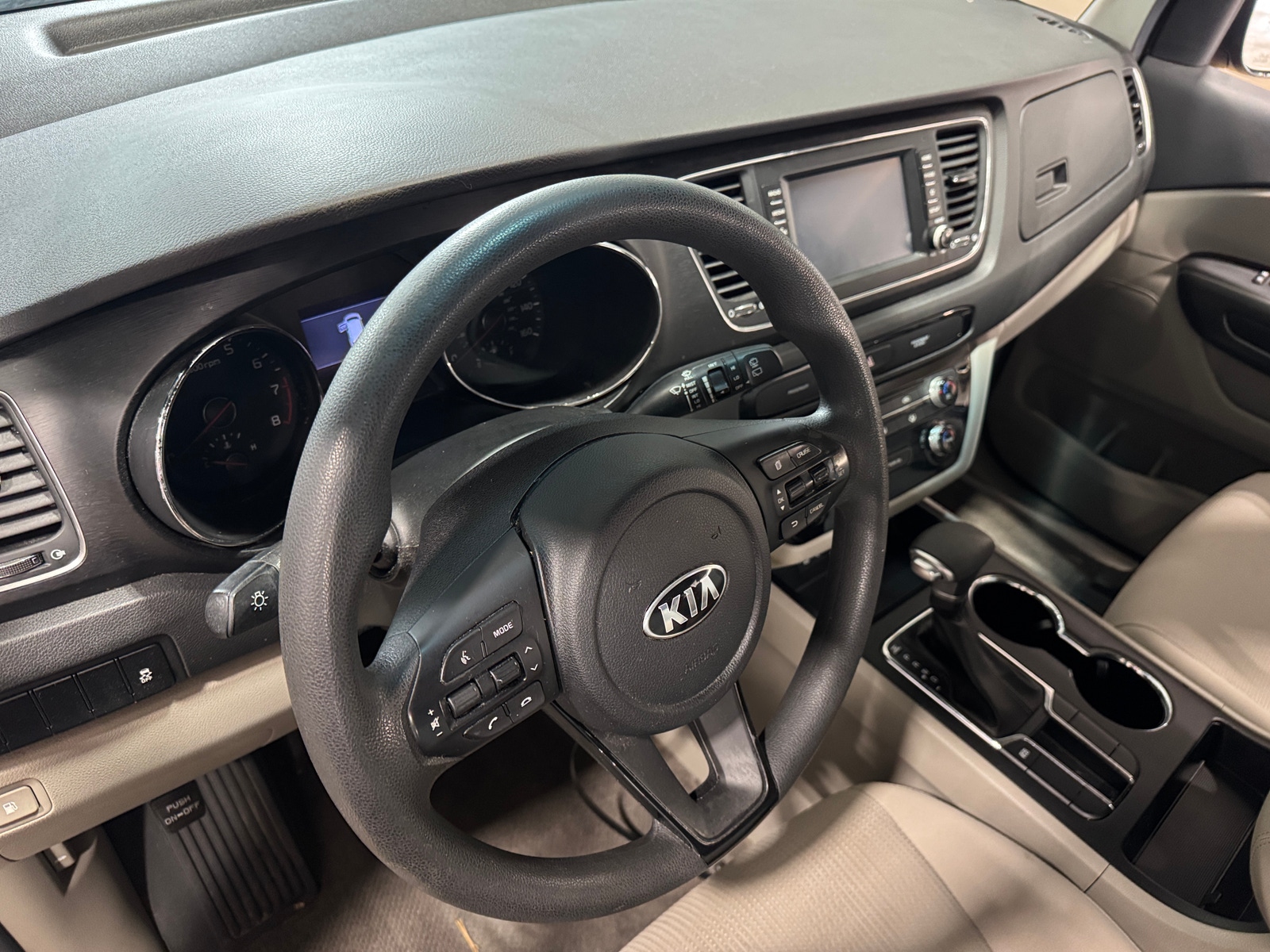 Thumbnail: 2019 Kia Sedona - 3