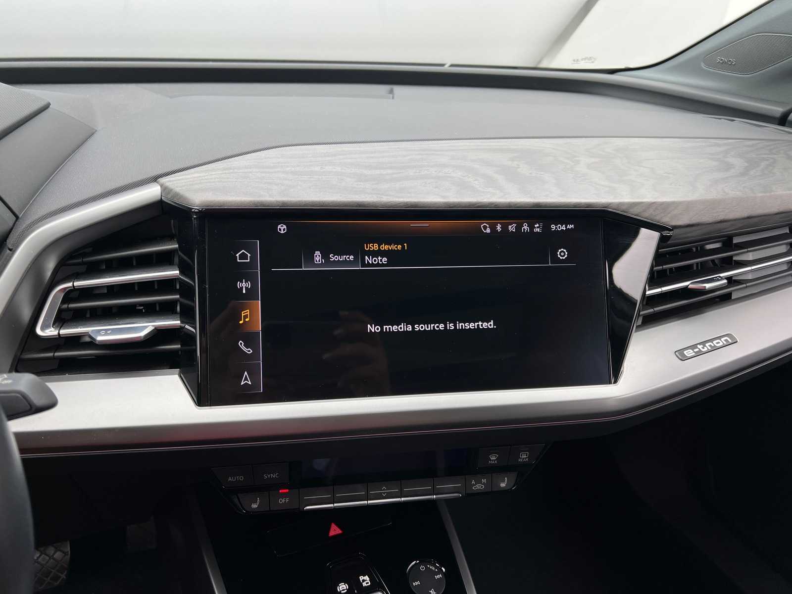 Thumbnail: 2023 Audi Q4 e-tron - 3