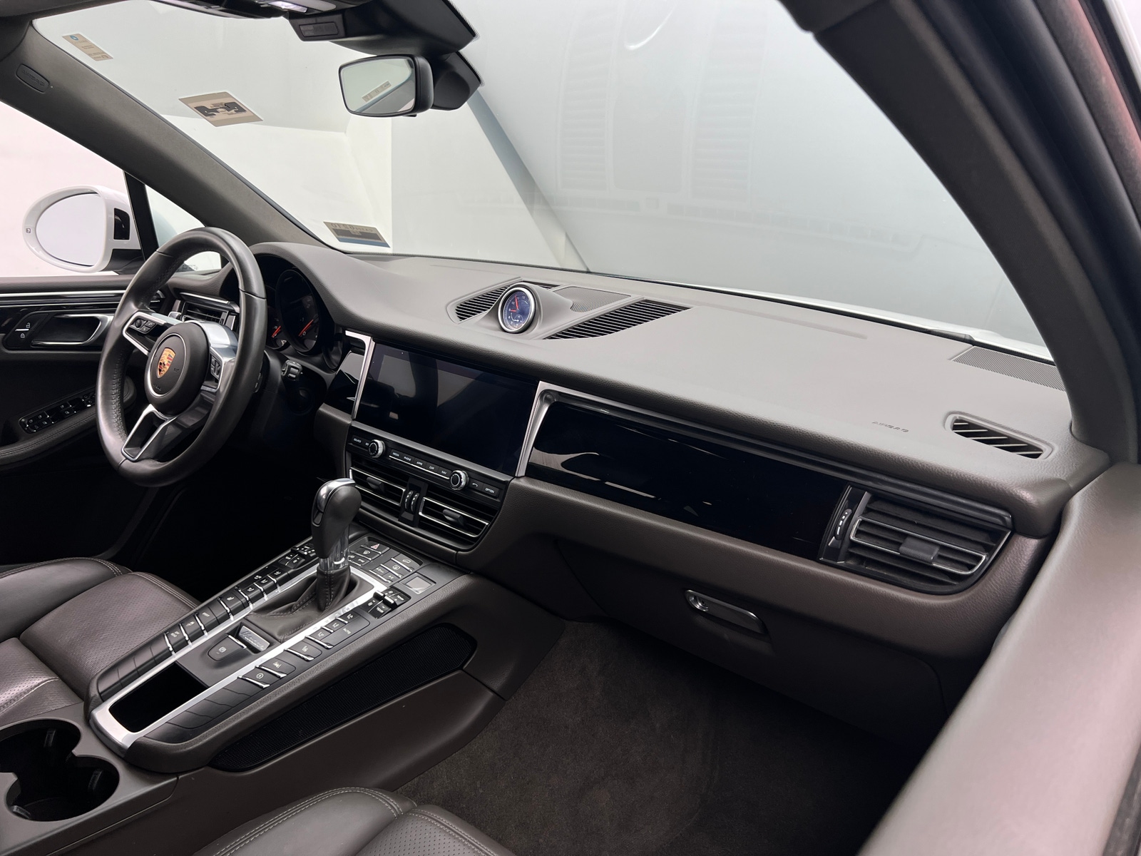 Thumbnail: 2020 Porsche Macan - 2