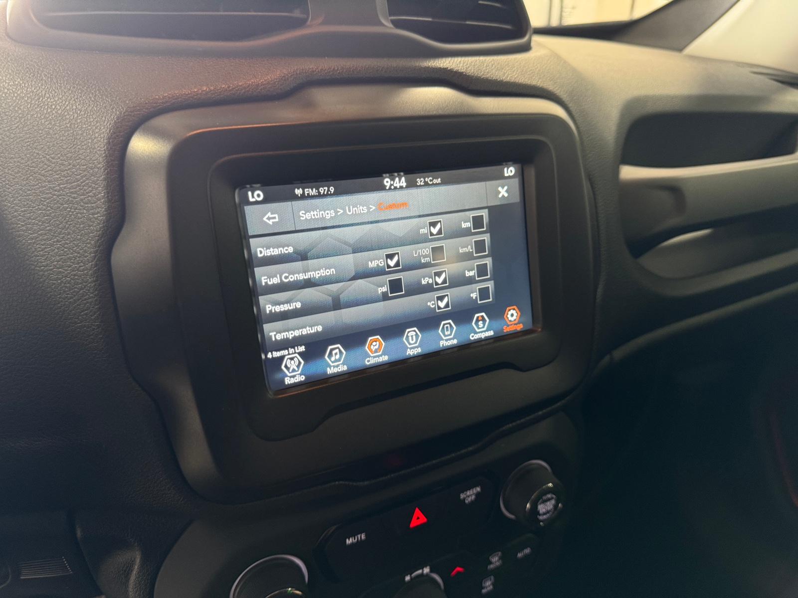 Thumbnail: 2019 Jeep Renegade - 4