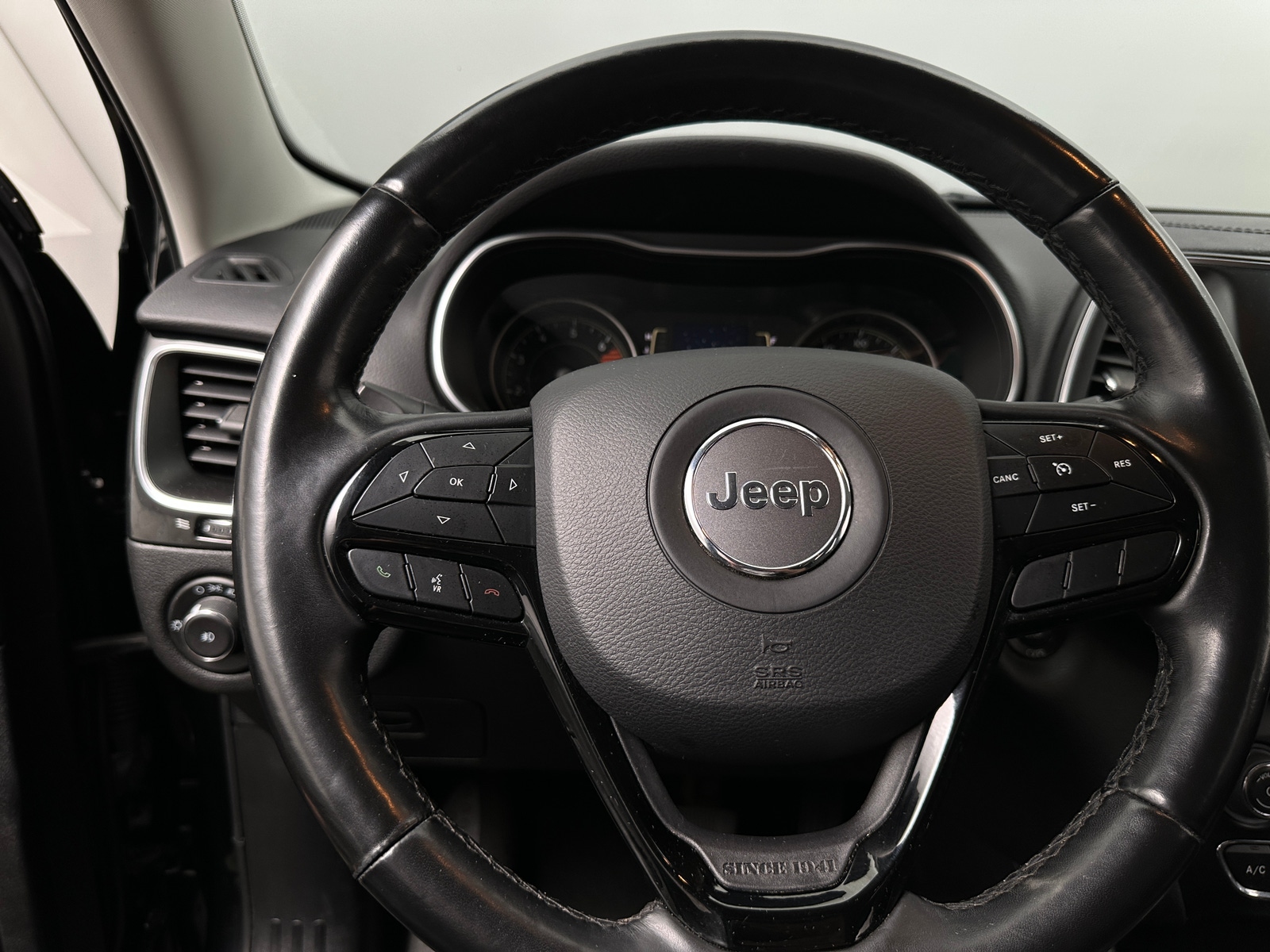 Thumbnail: 2021 Jeep Cherokee - 5