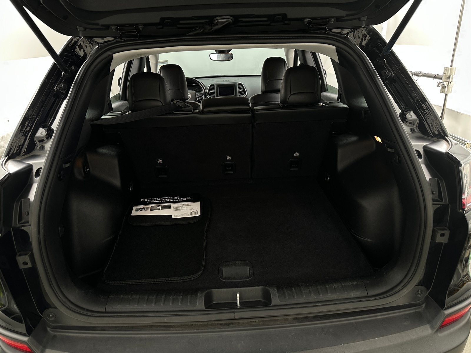 Thumbnail: 2021 Jeep Cherokee - 7