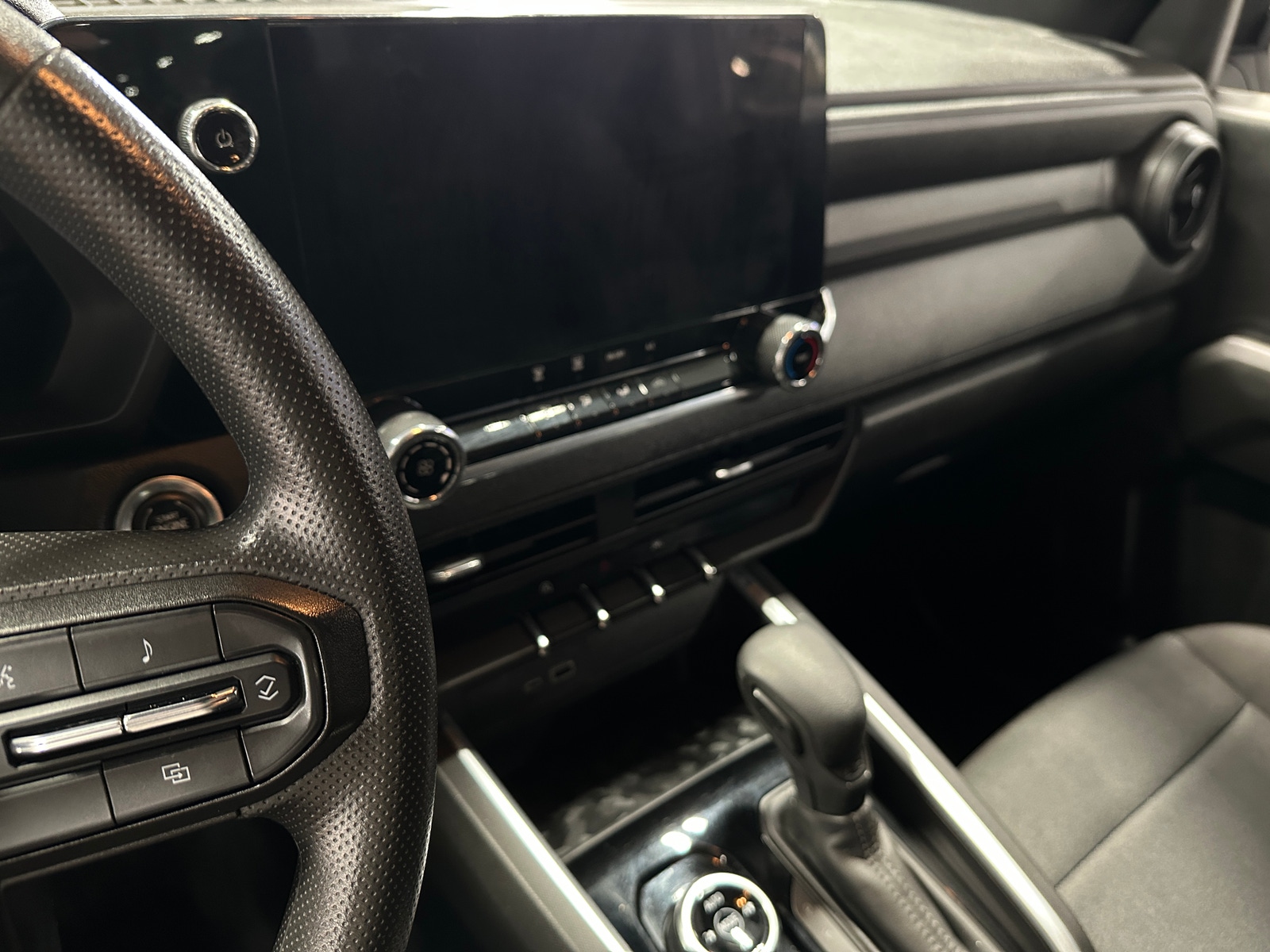 Thumbnail: 2023 Chevrolet Colorado - 4