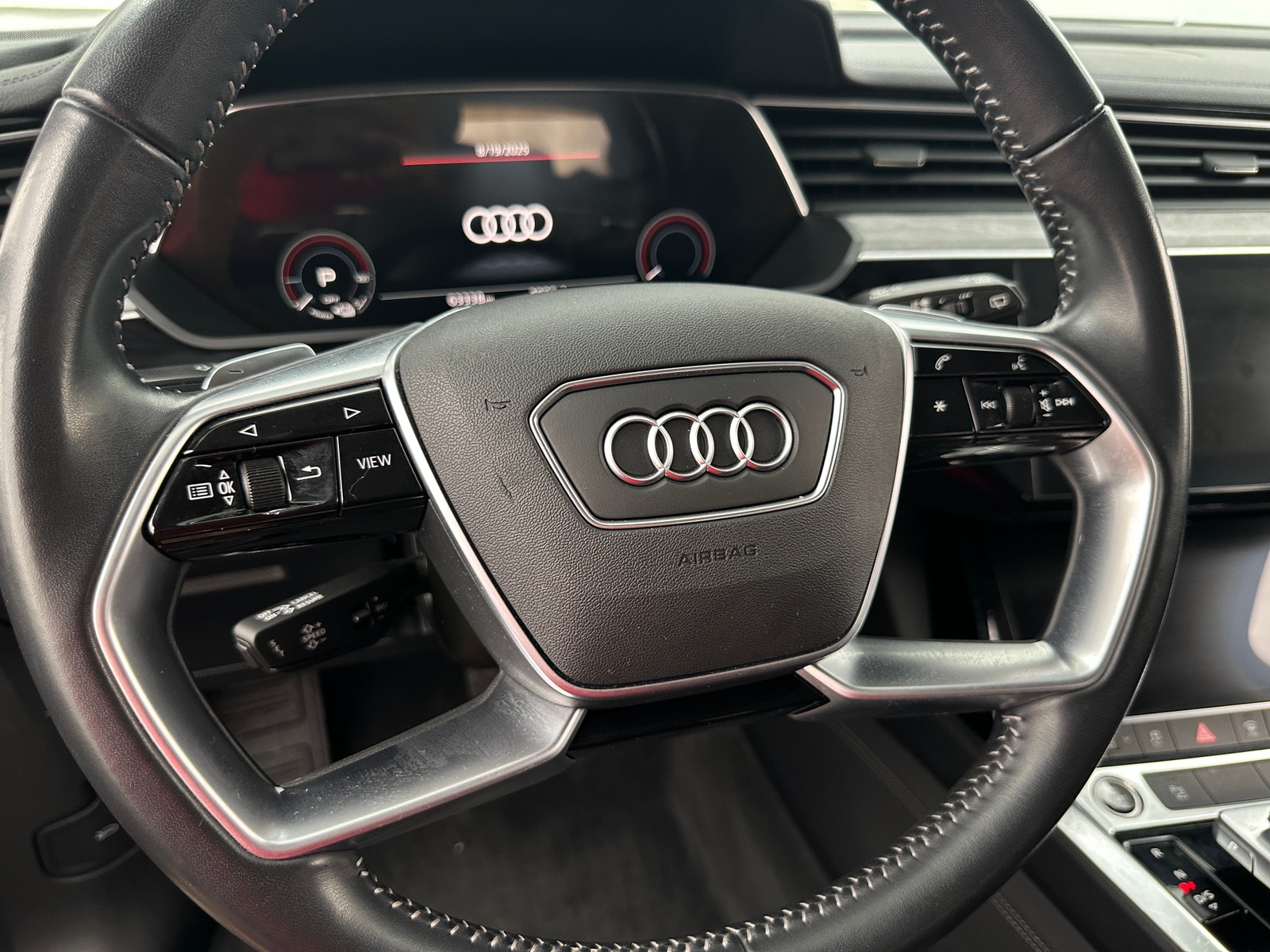 Thumbnail: 2021 Audi e-tron - 4