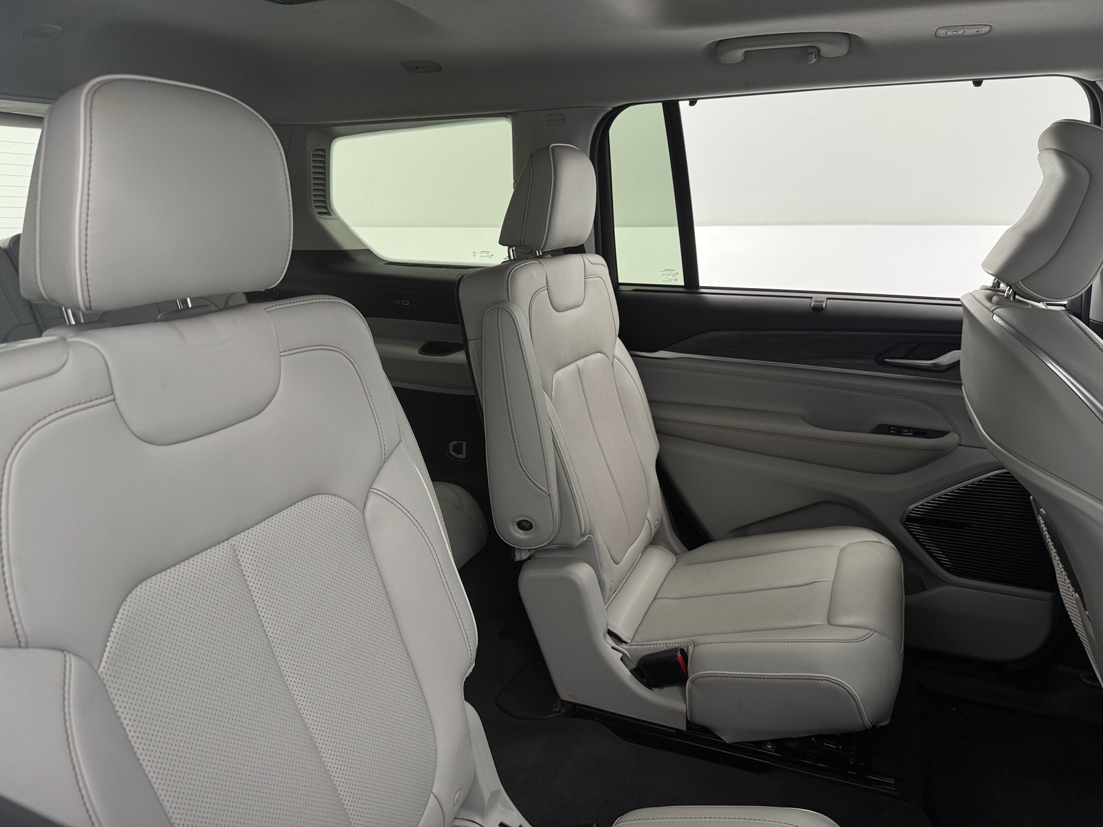 Thumbnail: 2022 Jeep Grand Cherokee L - 5