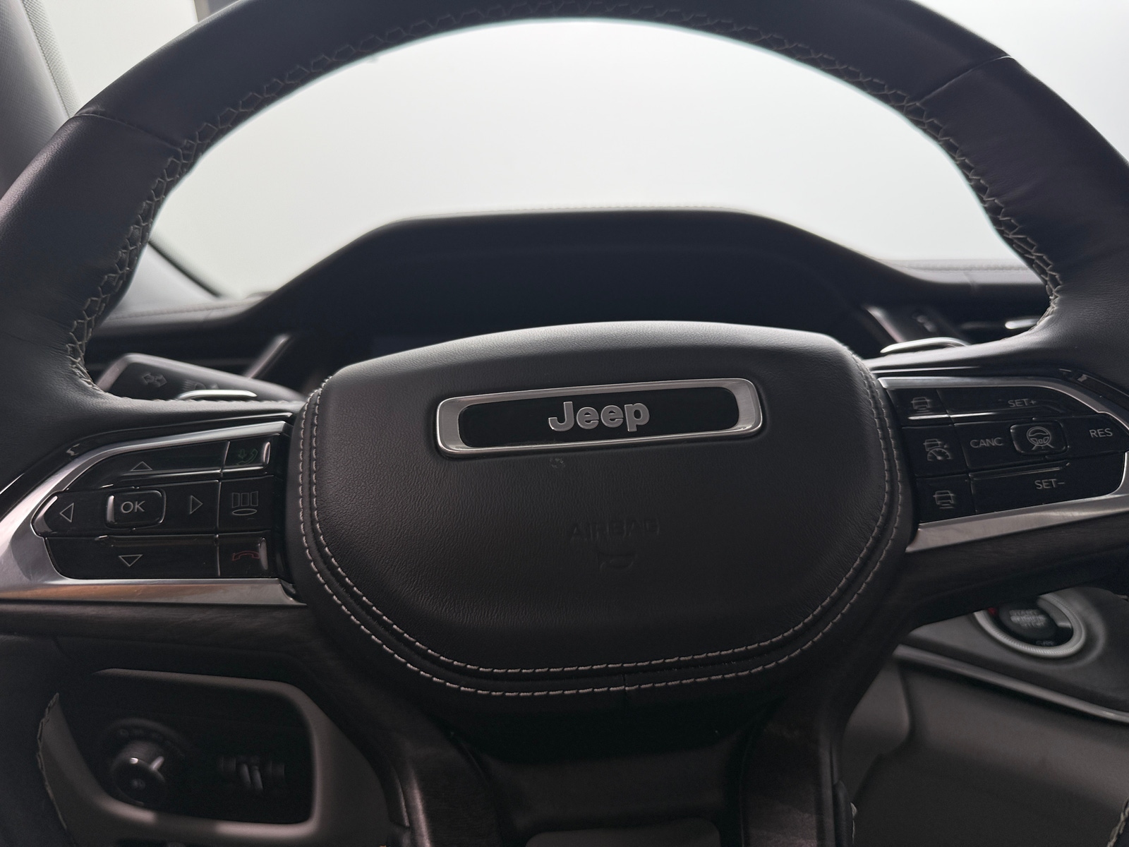 Thumbnail: 2022 Jeep Grand Cherokee L - 4