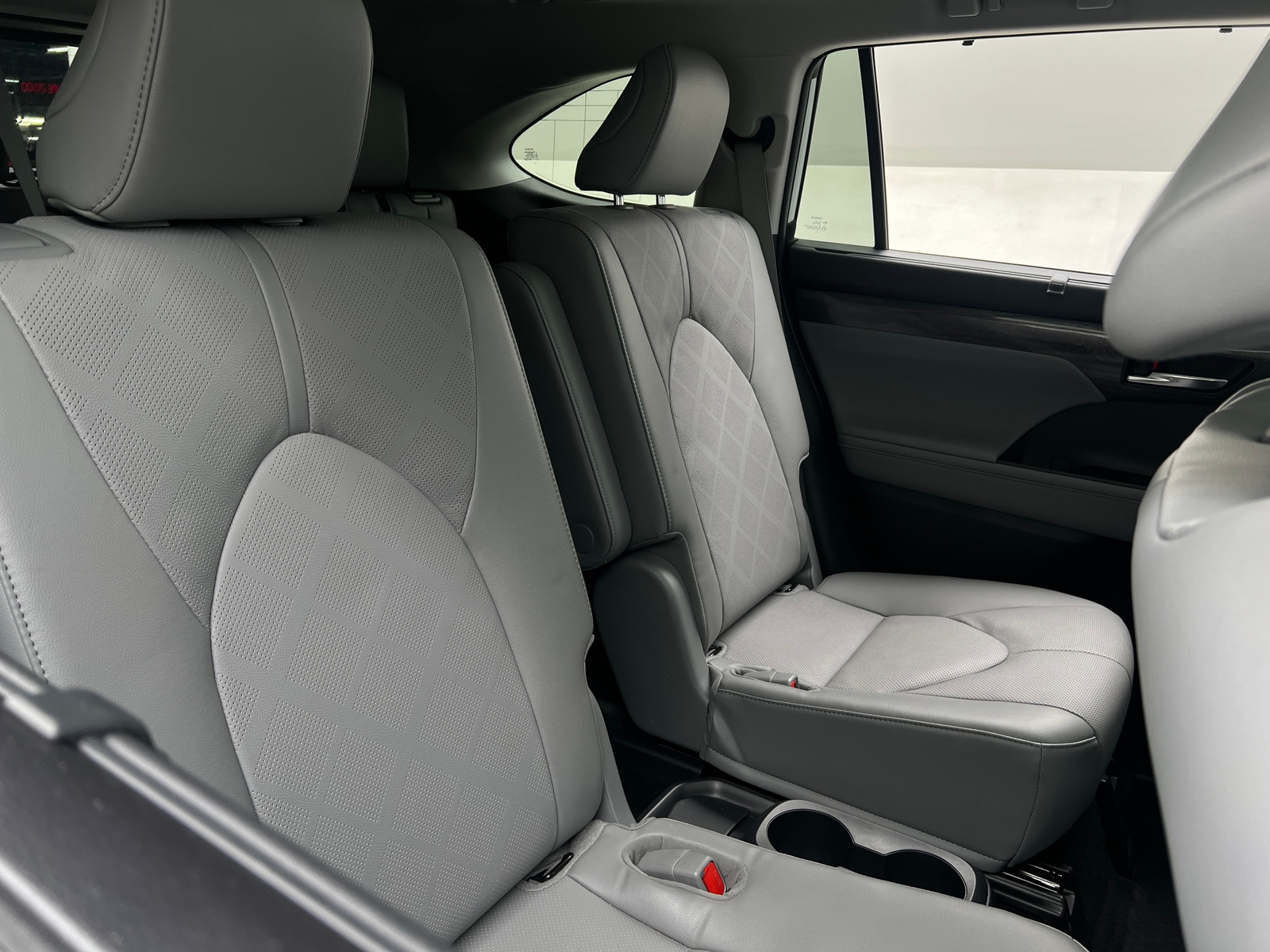 Thumbnail: 2022 Toyota Highlander - 5