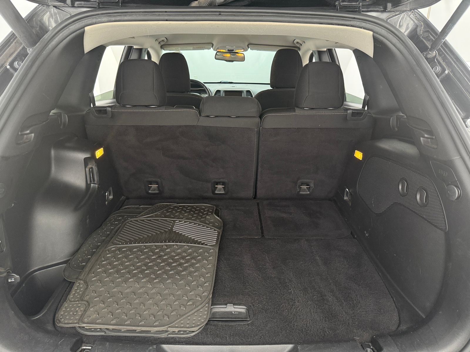Thumbnail: 2015 Jeep Cherokee - 7
