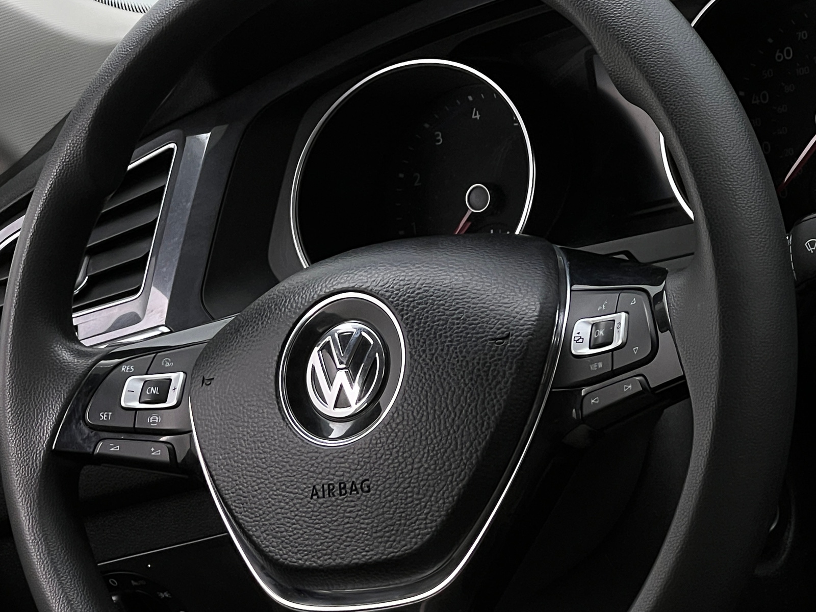 Thumbnail: 2020 Volkswagen Tiguan - 5