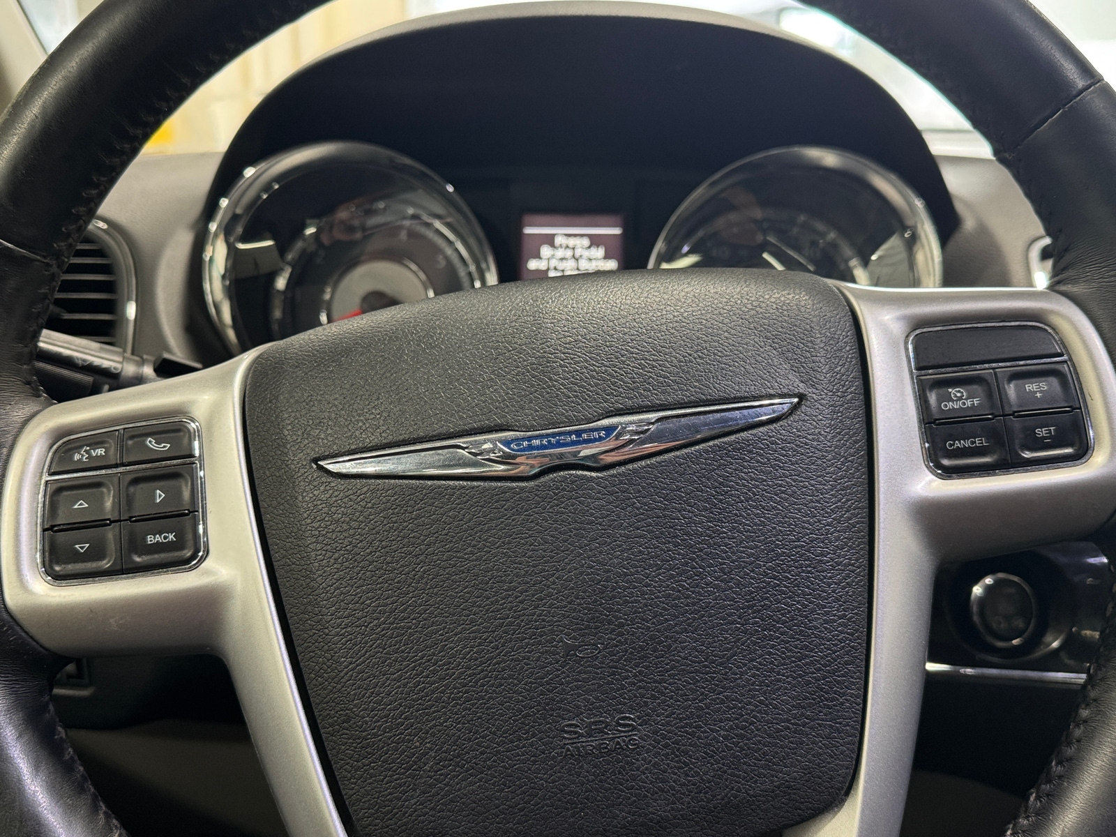 Thumbnail: 2016 Chrysler Town & Country - 4