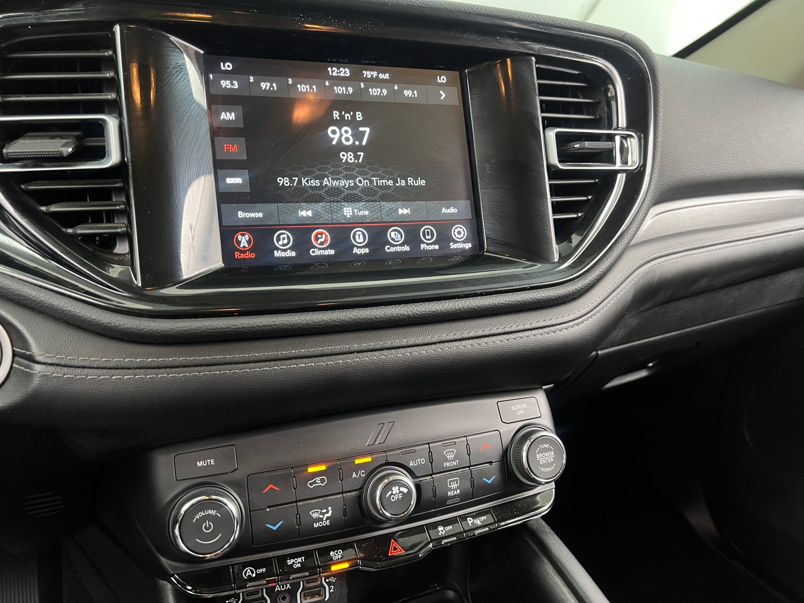 Thumbnail: 2022 Dodge Durango - 4