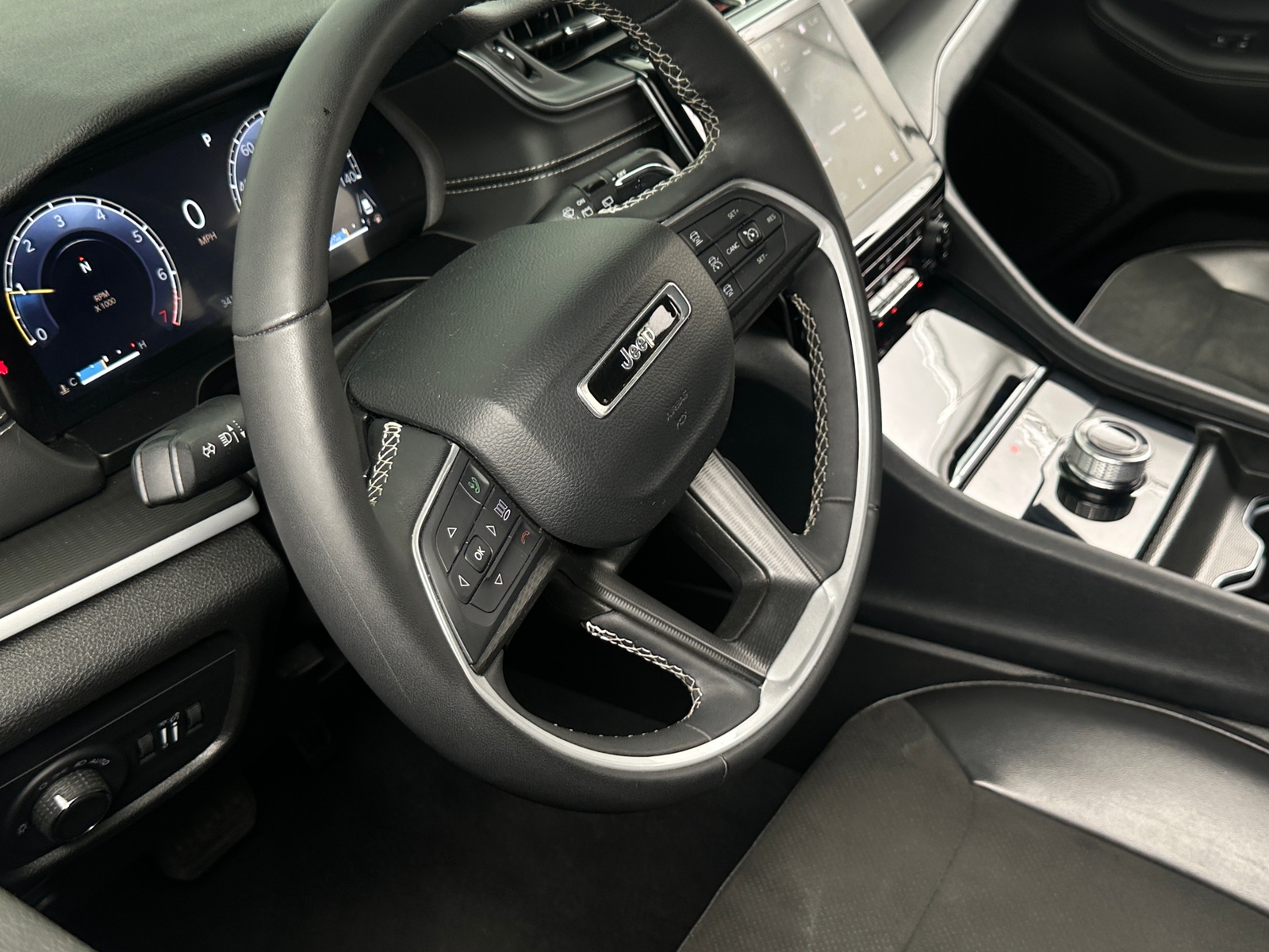 Thumbnail: 2024 Jeep Grand Cherokee L - 4